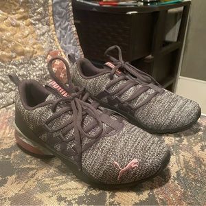 Womens Puma Sneakers. Size 7